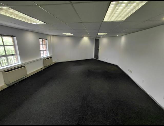2,804M² OFFICE FOR SALE IN FOURWAYS